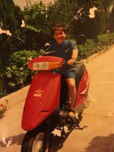 Alessio auf dem Roller