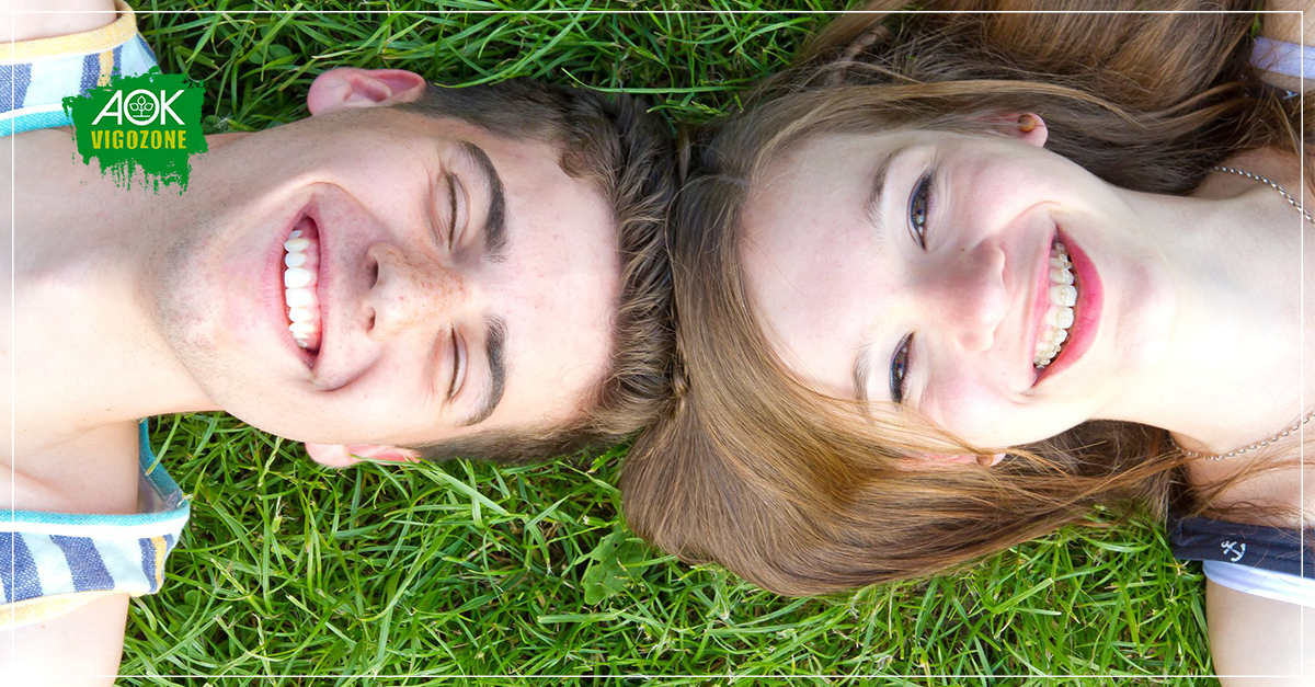 Herzklopfen Und Schmetterlinge Im Bauch Das Passiert Im Korper Wenn Man Verliebt Ist Aok Vigozone