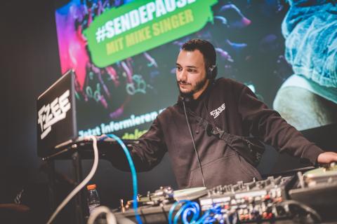 DJ beim School Dance Battle