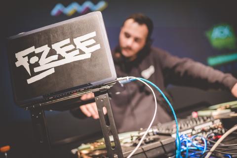 DJ beim School Dance Battle