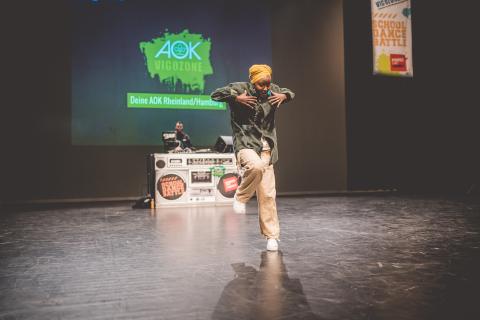 Martha auf der Bühne des School Dance Battles