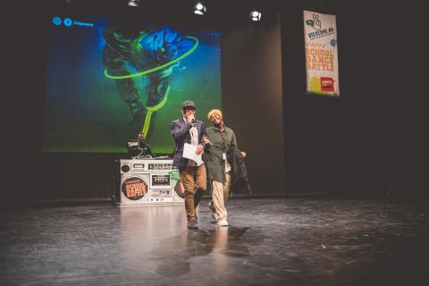 Siva und Martha auf der Bühne des School Dance Battles