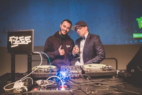 Moderator Siva und DJ