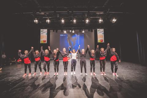 Tänzer auf der Bühne des School Dance Battles