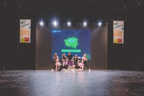 Tänzer auf der Bühne des School Dance Battles