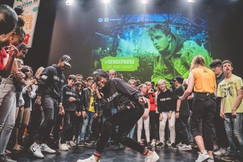 Party auf der Bühne des School Dance Battles