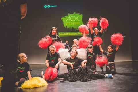 Tänzer auf der Bühne des School Dance Battles.