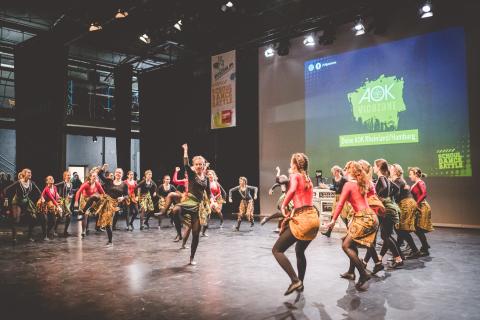 Tänzer auf der Bühne des School Dance Battles.