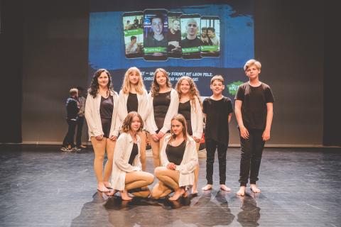 Tänzer auf der Bühne des School Dance Battles.