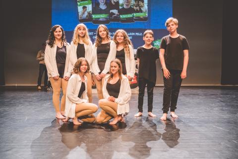 Tänzer auf der Bühne des School Dance Battles.