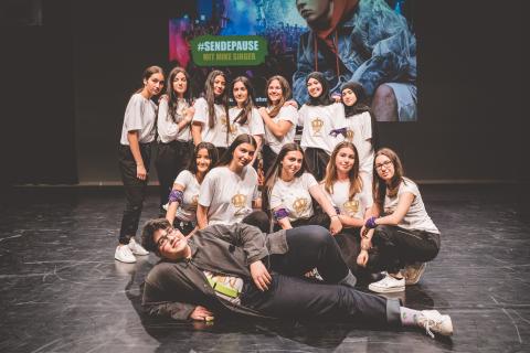 Tänzer auf der Bühne des School Dance Battles.