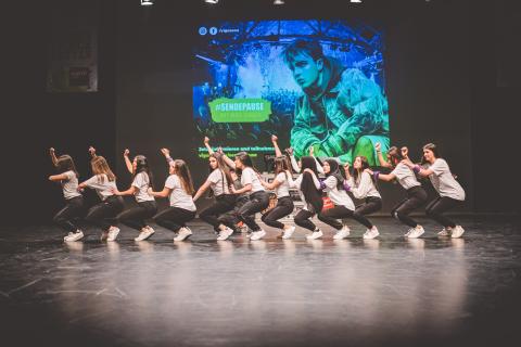 Tänzer auf der Bühne des School Dance Battles.