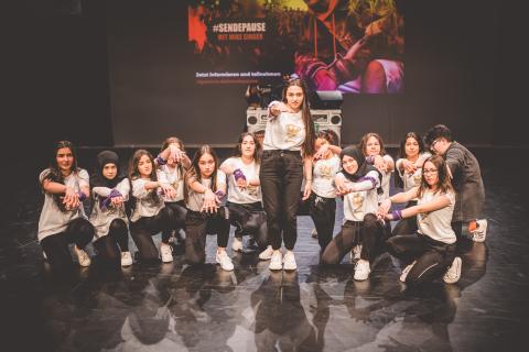 Tänzer auf der Bühne des School Dance Battles.