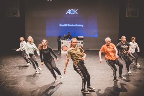Tänzer auf der Bühne des School Dance Battles.