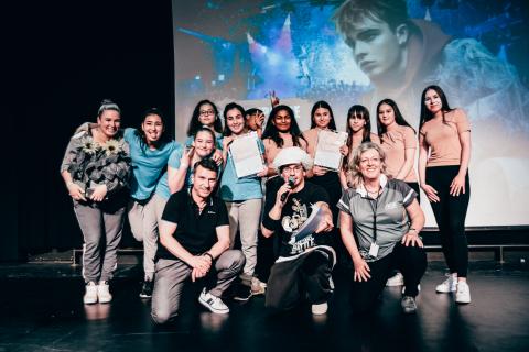 Teams auf der Bühne beim Trau-dich-Wettbewerb